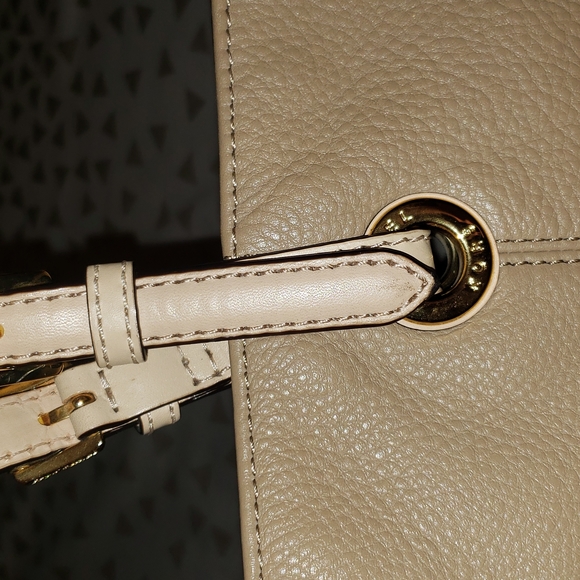 💕🔥Beige Michael Kors Bag Tote🔥💕 - Picture 4 of 12